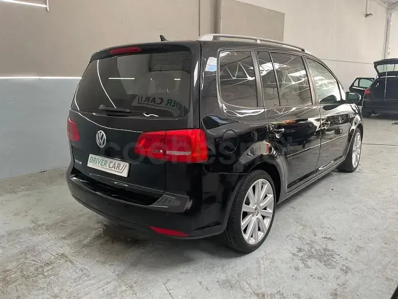 Usado VW Touran Sportline 140 CV (102 kW) 2014 Negro Monovolumen