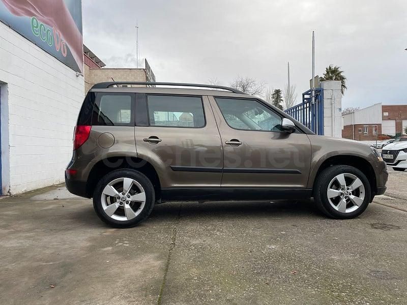 Usado Skoda Yeti Ambition 110 CV (80 kW) 2016 Marrón SUV