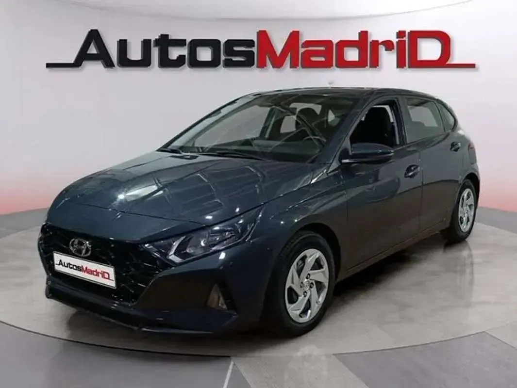 Usado Hyundai i20 101 CV (74 kW) 2022 Gris Berlina