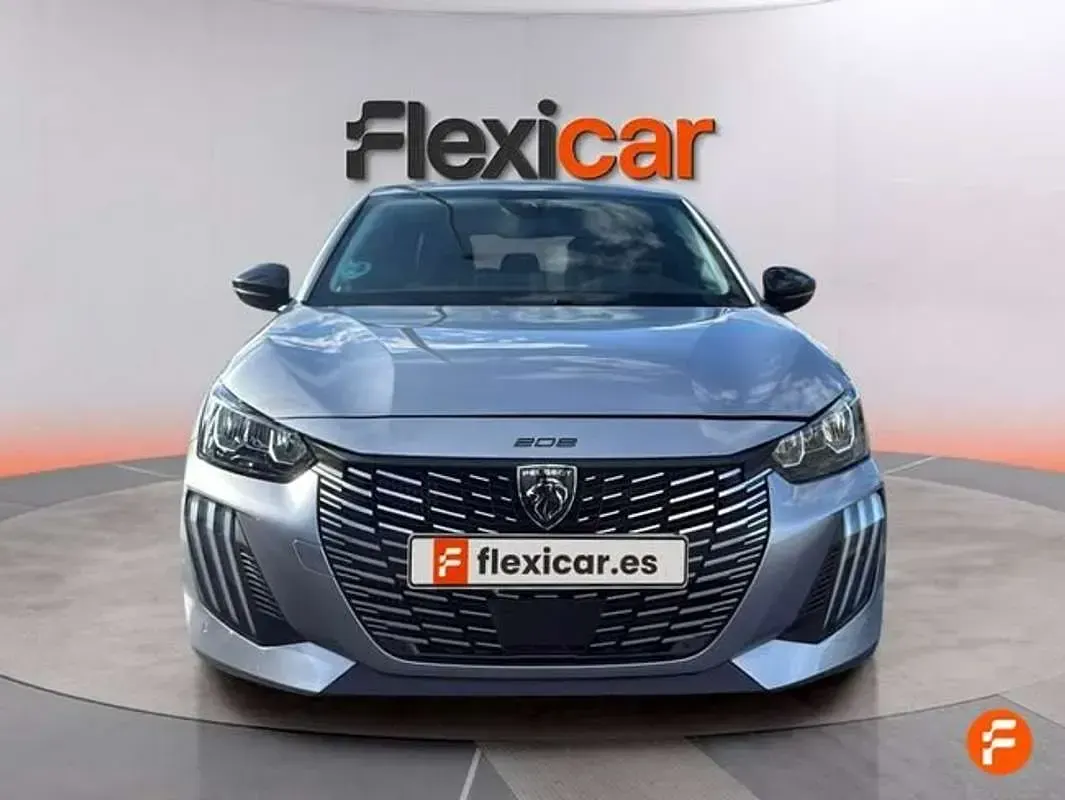 Usado Peugeot 208 Allure 101 CV (74 kW) 2025 Gris Utilitario