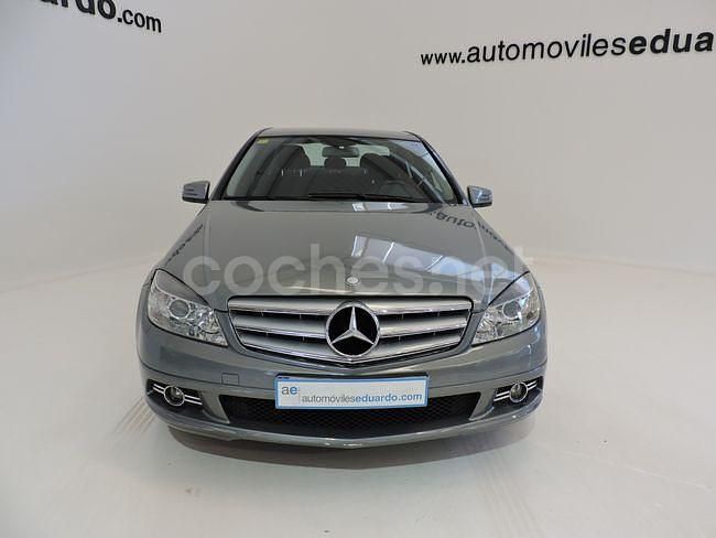Usado Mercedes C180 156 CV (114 kW) 2010 Gris / plata Berlina