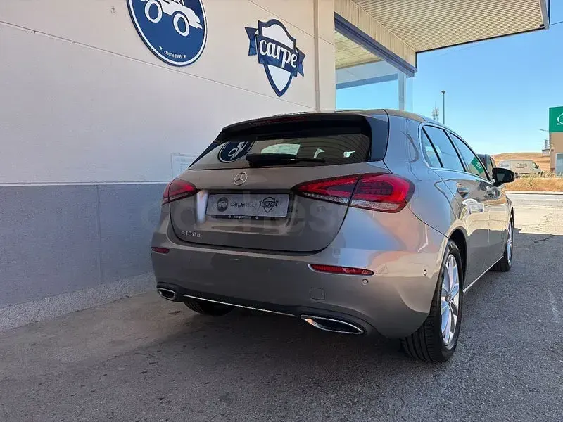 Usado Mercedes A180 116 CV (85 kW) 2019 Marrón Berlina