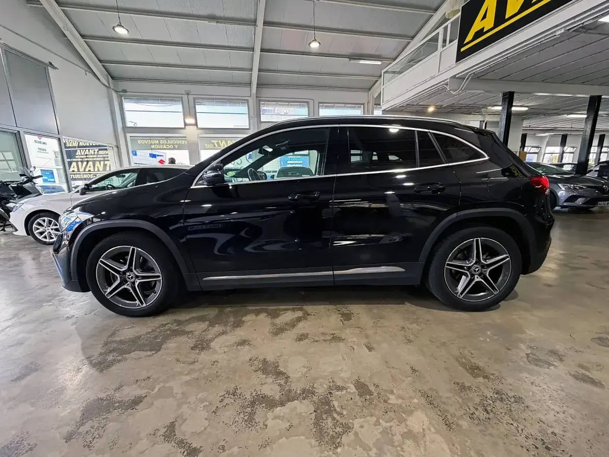 Usado Mercedes GLA180 136 CV (100 kW) 2021 Negro SUV