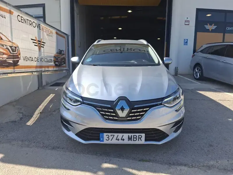 Usado Renault Mégane GrandTour Techno 140 CV (102 kW) 2022 Gris / plata Familiar