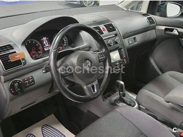 Usado VW Touran Sportline 140 CV (102 kW) 2015 Verde Monovolumen