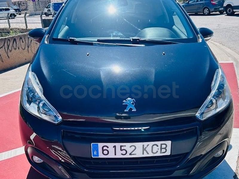 Usado Peugeot 208 GT-line 120 CV (88 kW) 2017 Negro Utilitario