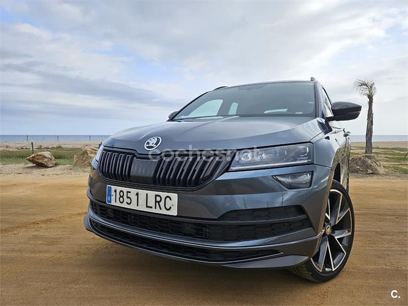 Gris / plata Usado 2021 Skoda Karoq SportLine SUV | 23.990 € (Precio justo) - Imagen 1/4