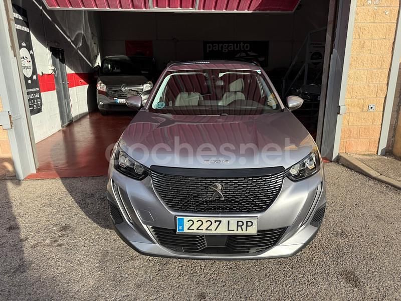 Usado Peugeot 2008 Allure 130 CV (95 kW) 2021 Gris / plata SUV