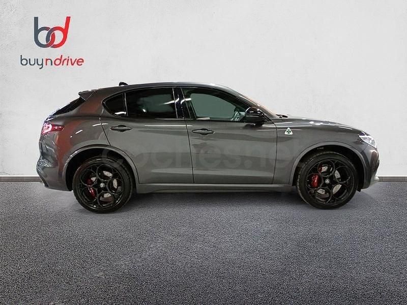 Usado Alfa Romeo Stelvio Quadrifoglio 510 CV (375 kW) 2022 Gris / plata SUV