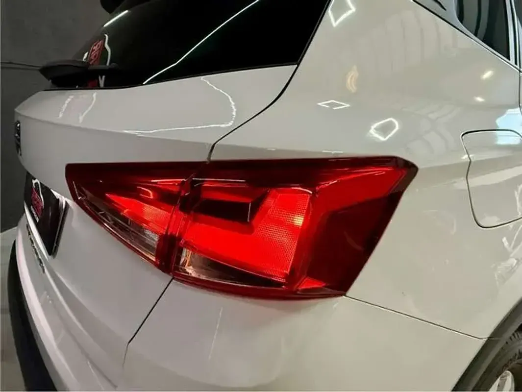 Usado Seat Arona Style Plus 110 CV (80 kW) 2021 Blanco SUV