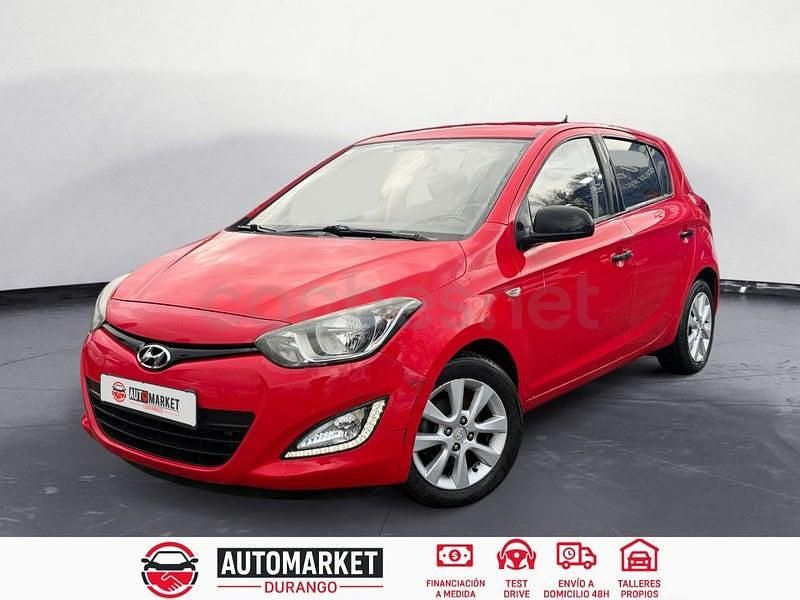 Usado Hyundai i20 90 CV (66 kW) 2013 Rojo Utilitario