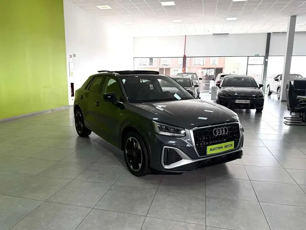 Usado Audi Q2 S-Line 150 CV (110 kW) 2024 Gris SUV