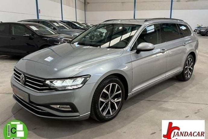Gris Usado 2022 VW Passat Executive Familiar | 21.500 € (Precio justo) - Imagen 1/4