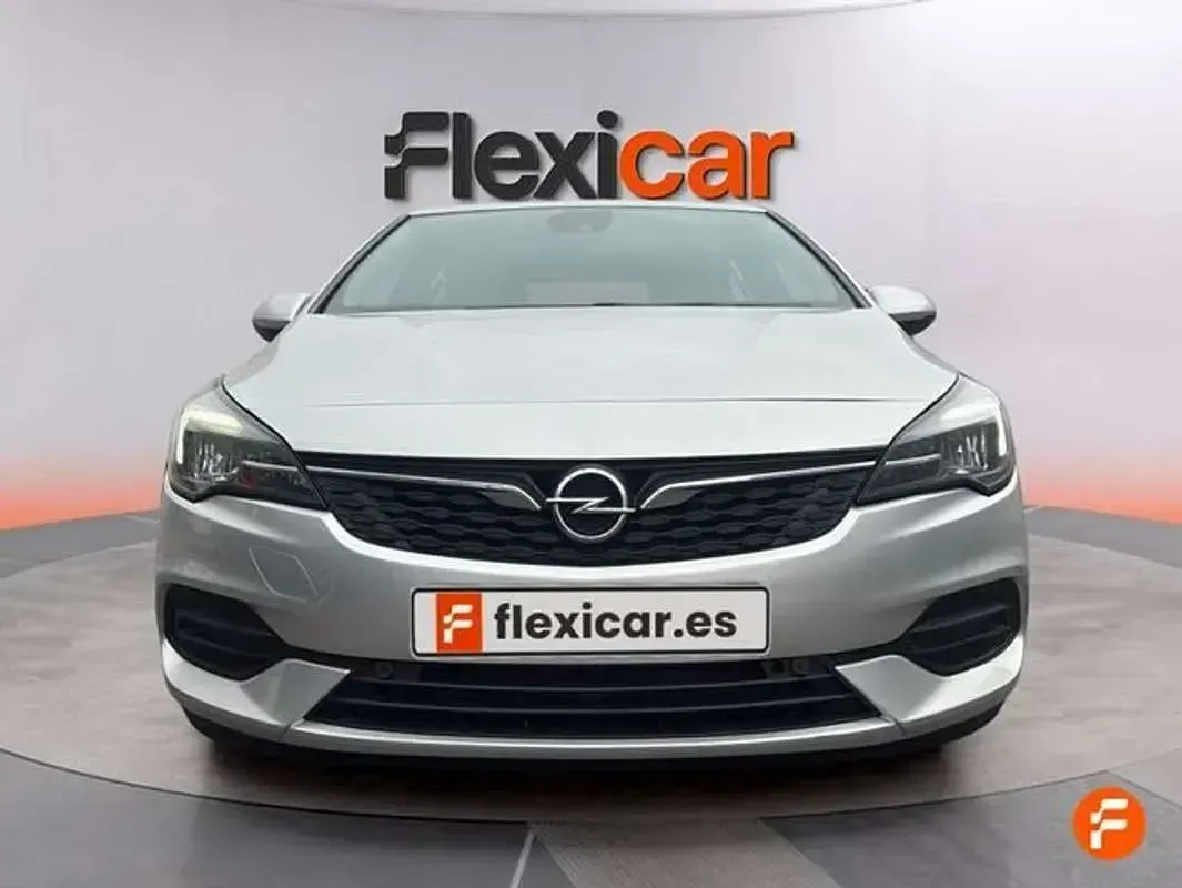 Usado Opel Astra Elegance 145 CV (106 kW) 2020 Gris Berlina