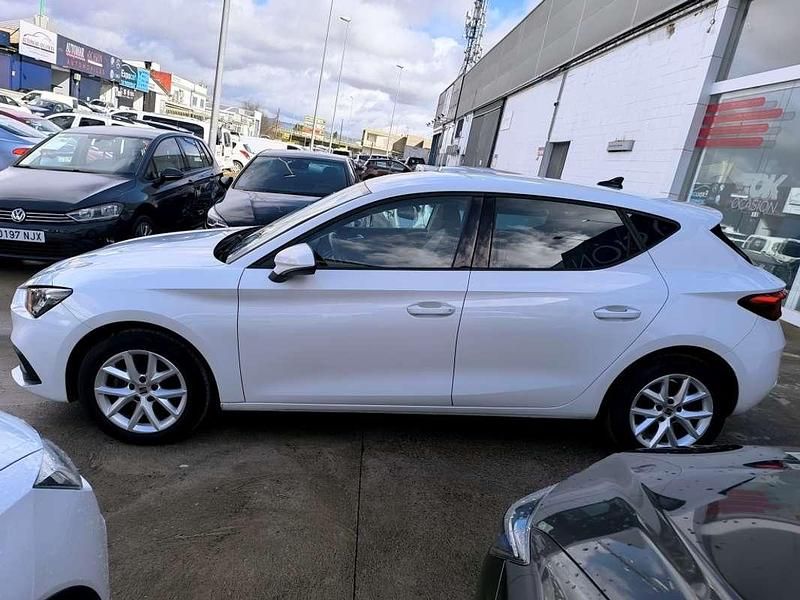 Usado Seat Leon Reference 116 CV (85 kW) 2021 Blanco Utilitario