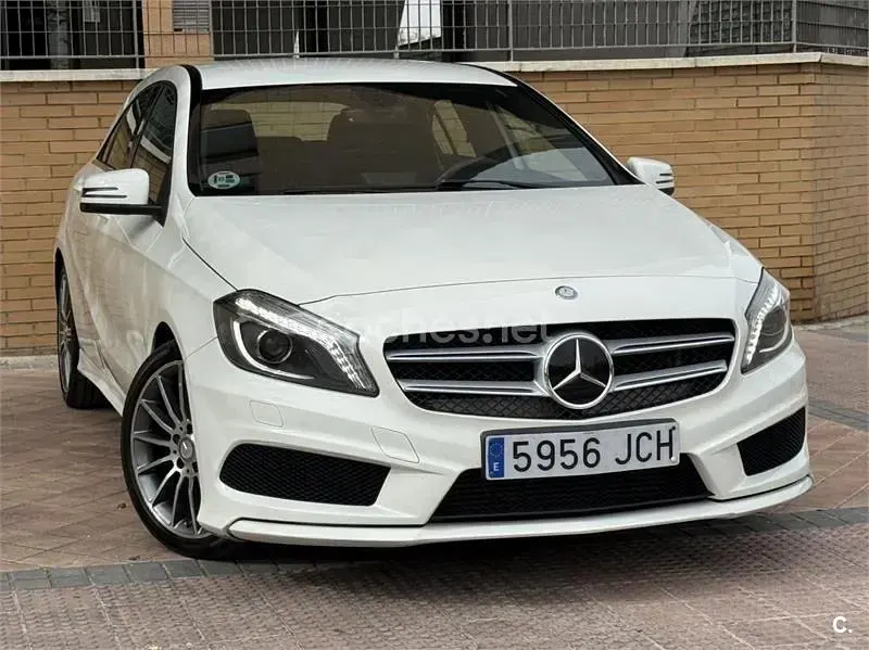 Usado Mercedes A180 AMG line 109 CV (80 kW) 2015 Blanco Utilitario