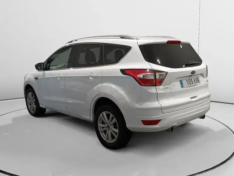Usado Ford Kuga Trend 120 CV (88 kW) 2019 Blanco SUV