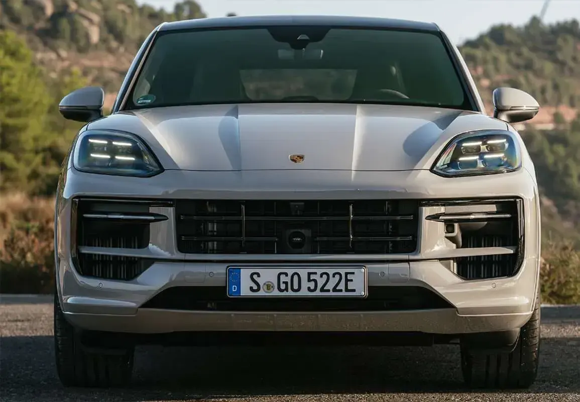 Usado Porsche Cayenne Turbo E-Hybrid 740 CV (544 kW) 2024 Gris SUV