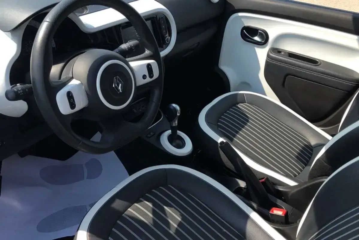 Begagnad Renault Twingo Zen 60 kW (82 HK) 2022 Vit Halvkombi