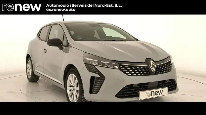 Usado Renault Clio V Techno 100 CV (73 kW) 2025 Gris Berlina