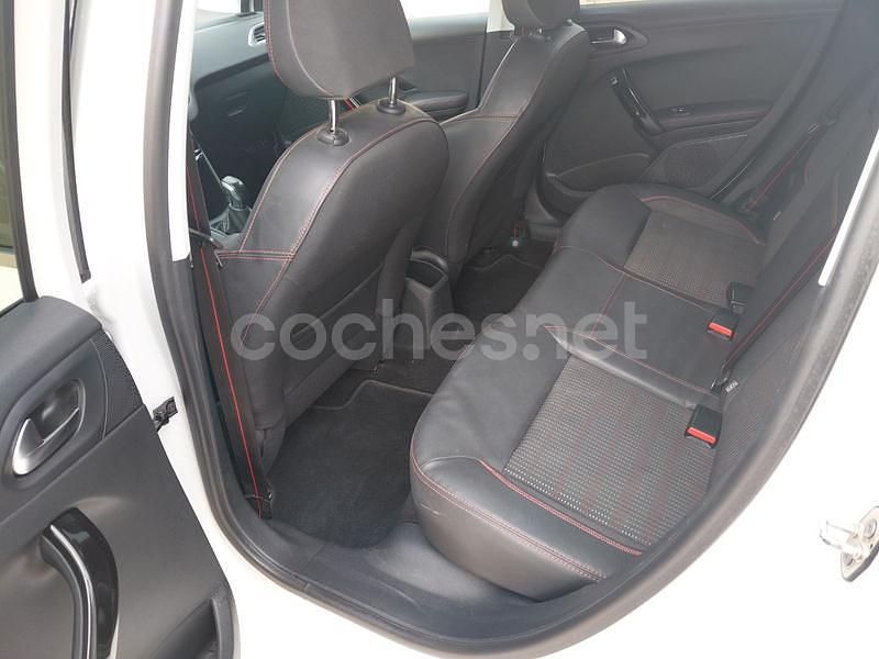 Usado Peugeot 208 Active 110 CV (80 kW) 2015 Blanco Utilitario
