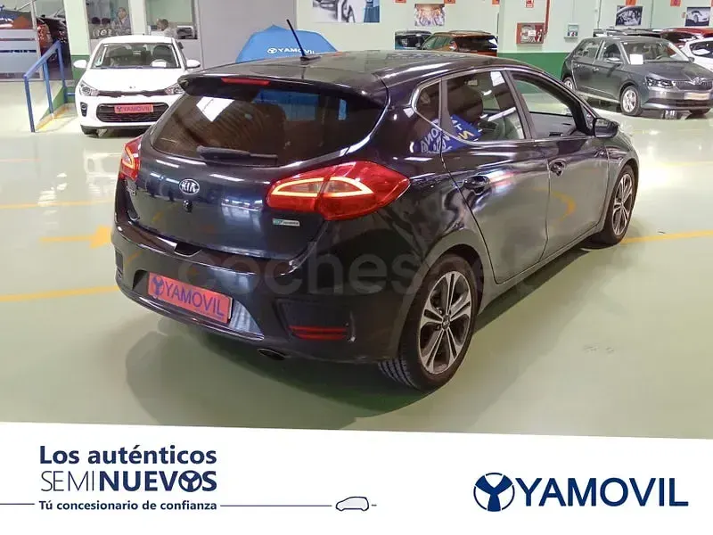 Usado Kia Ceed 120 CV (88 kW) 2016 Negro Utilitario