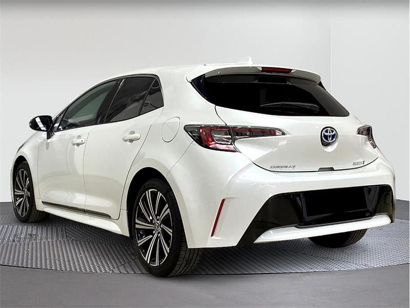 Usado Toyota Corolla Style 122 CV (89 kW) 2021 Blanco Berlina