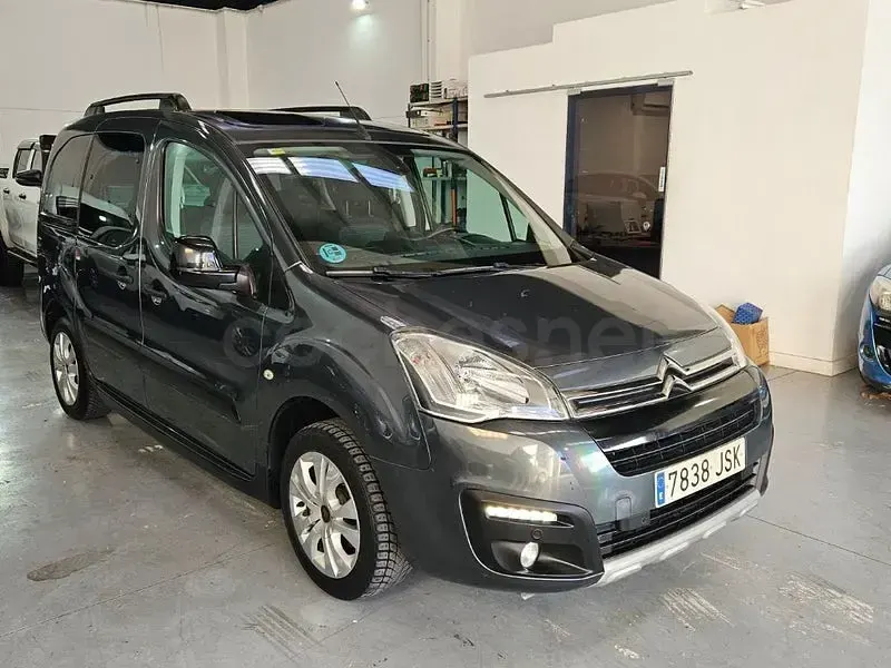 Usado Citroën Berlingo Feel 110 CV (80 kW) 2016 Gris / plata Monovolumen