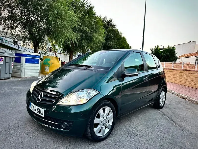 Usado Mercedes A180 Avantgarde 109 CV (80 kW) 2010 Verde Monovolumen