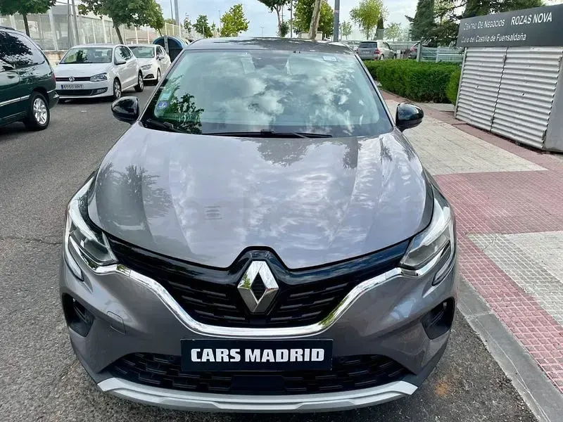Usado Renault Captur Evolution 140 CV (102 kW) 2022 Gris / plata SUV