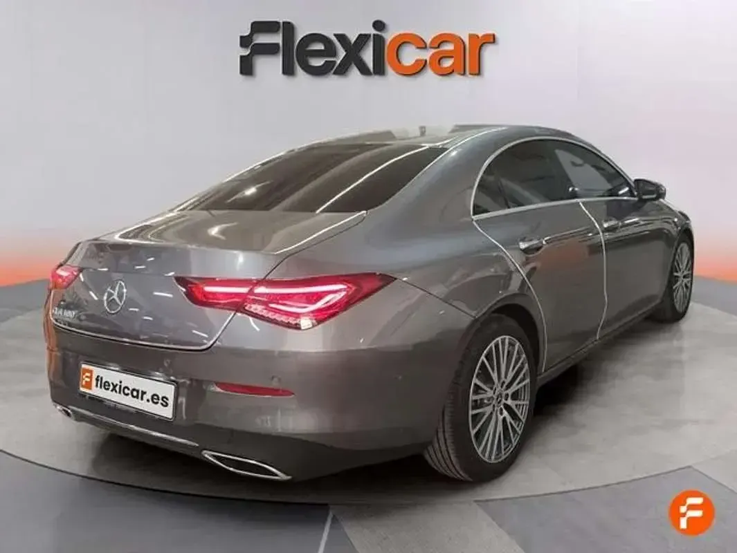 Usado Mercedes CLA180 136 CV (100 kW) 2022 Gris Coupe