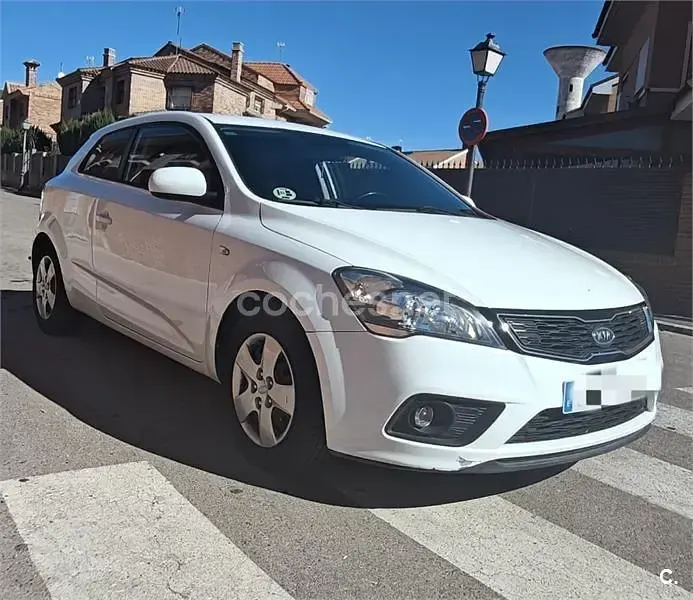 Usado Kia ProCeed 90 CV (66 kW) 2012 Blanco Utilitario