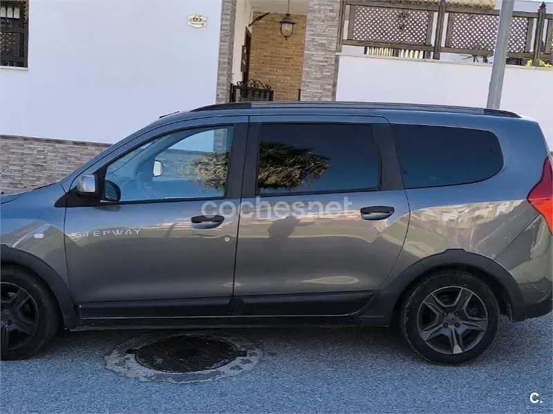 Usado Dacia Lodgy Stepway 109 CV (80 kW) 2018 Gris / plata Monovolumen
