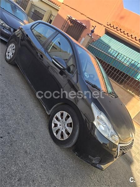 Negro Usado 2014 Peugeot 208 Business-Line Utilitario | 6500 € (Un poco caro) - Imagen 1/4