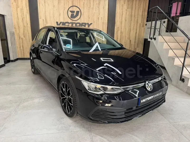 Usado VW Golf VIII Life 110 CV (80 kW) 2021 Negro Berlina