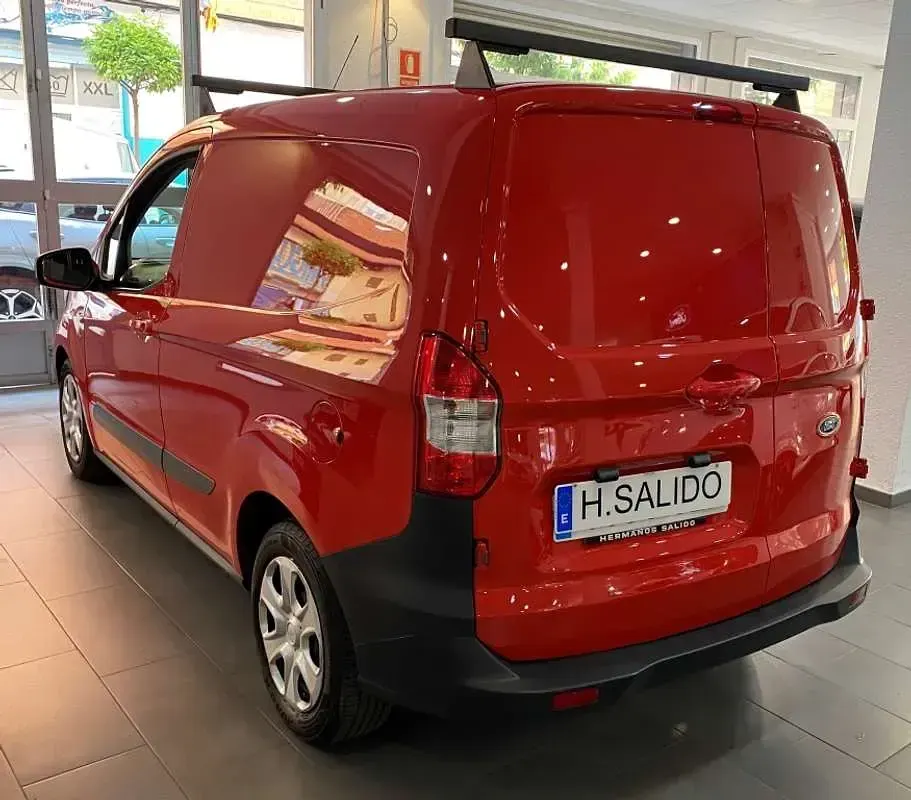 Usado Ford Transit Courier Trend 102 CV (75 kW) 2017 Rojo Van