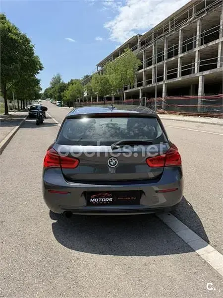 Usado BMW 118 Sport Line 136 CV (100 kW) 2017 Gris / plata Utilitario