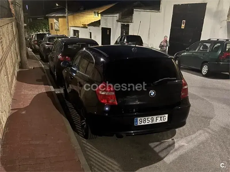 Usado BMW 118 122 CV (89 kW) 2007 Negro Utilitario