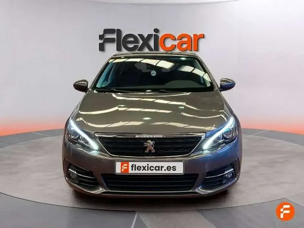 Usado Peugeot 308 Style 131 CV (96 kW) 2020 Gris Berlina