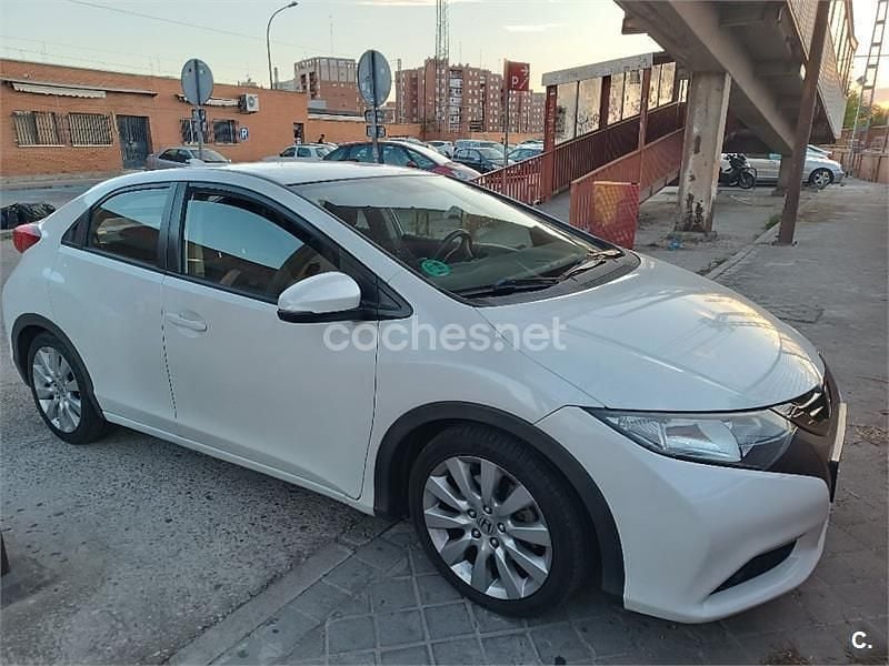 Usado Honda Civic Comfort 100 CV (73 kW) 2012 Blanco Berlina