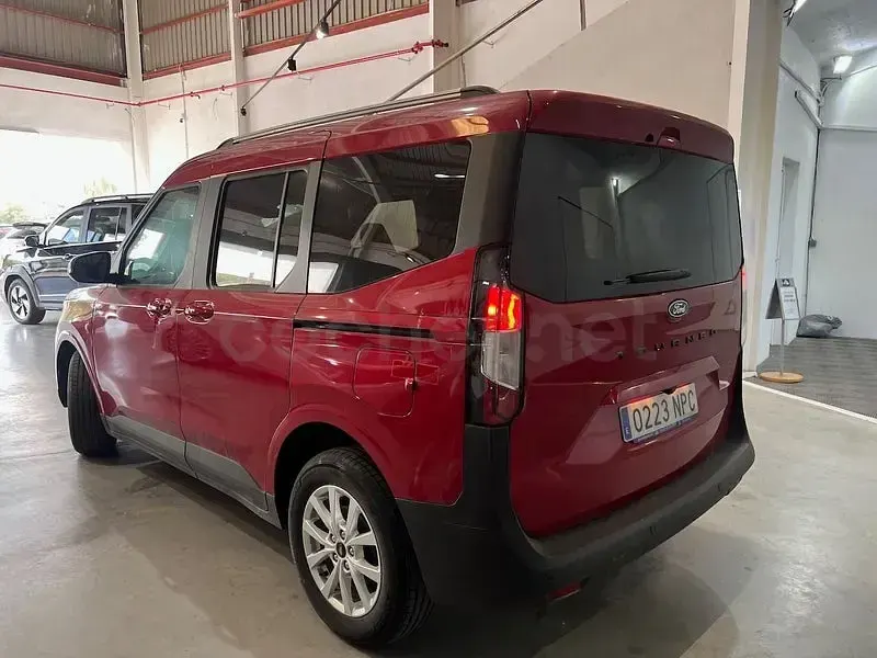 Nuevo Ford Tourneo Courier Titanium 125 CV (91 kW) 2026 Rojo Monovolumen