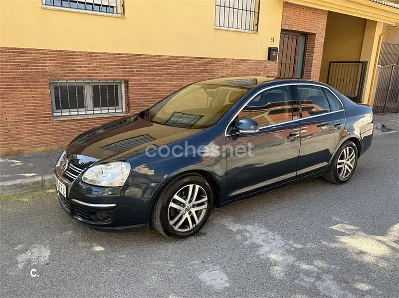Usado VW Jetta Advance 105 CV (77 kW) 2007 Azul Berlina