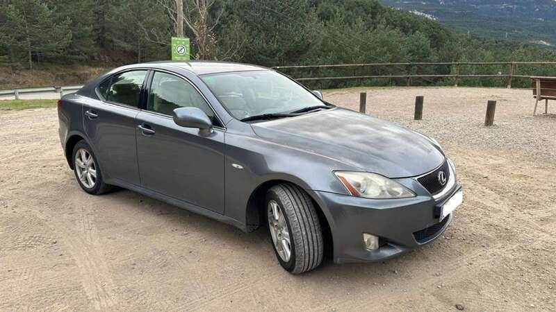 Gris Usado 2006 Lexus IS220d Berlina | 4800 € (Precio justo) - Imagen 1/4