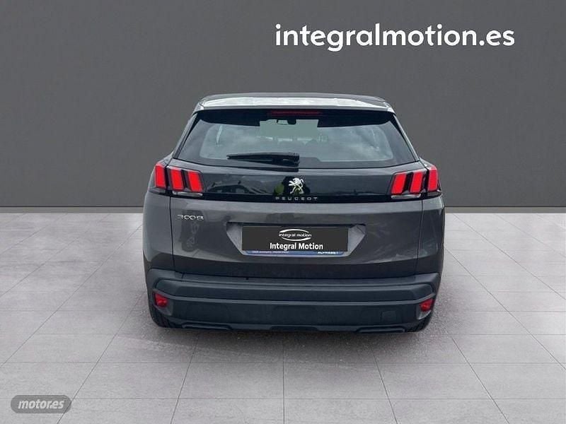 Usado Peugeot 3008 Active 130 CV (95 kW) 2022 Gris SUV