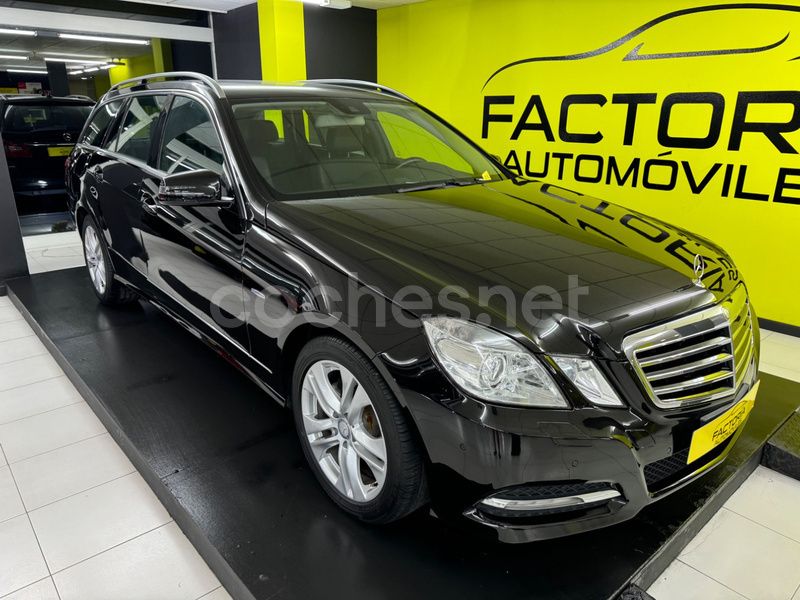 Negro Usado 2011 Mercedes E200 Familiar | 17.990 € (Un poco caro) - Imagen 1/4