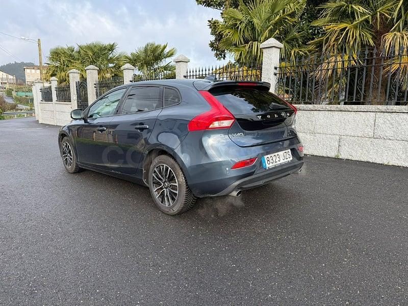 Usado Volvo V40 Kinetic 150 CV (110 kW) 2017 Azul Berlina