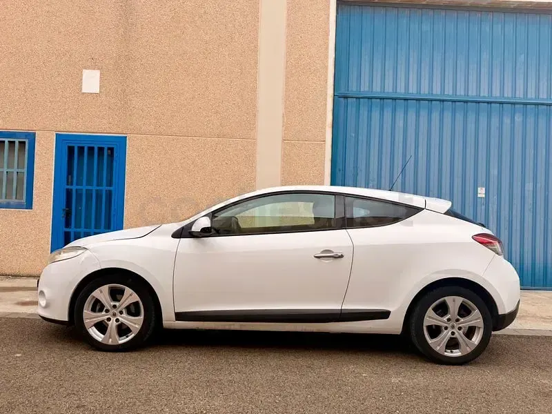 Usado Renault Mégane Dynamique 105 CV (77 kW) 2010 Blanco Berlina