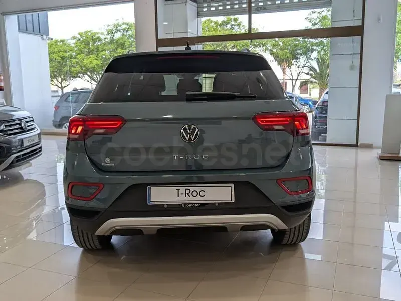 Usado VW T-Roc Life 110 CV (80 kW) 2022 Azul SUV