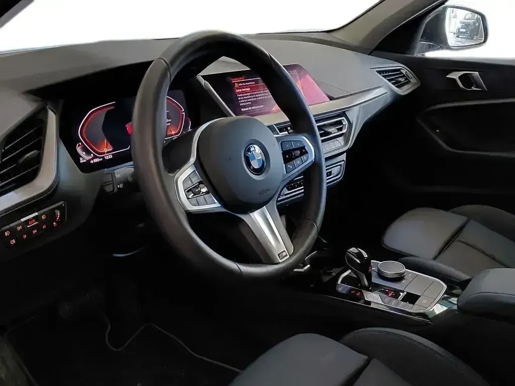 Usado BMW 116 116 CV (85 kW) 2024 Gris / plata Utilitario