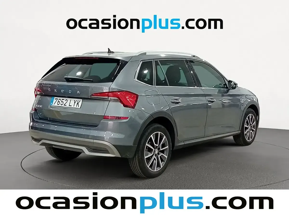 Usado Skoda Kamiq 110 CV (80 kW) 2022 Gris / plata SUV